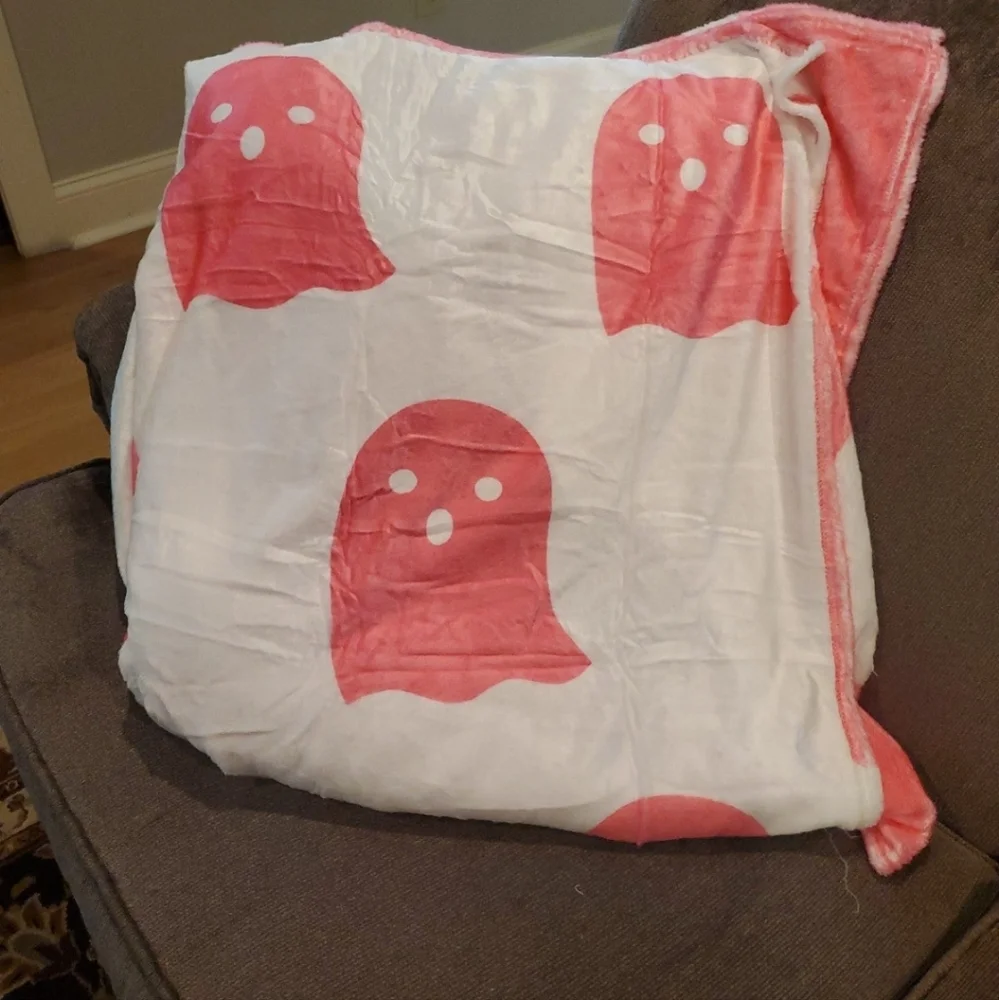 Viral Pink Ghost Throw-NWT